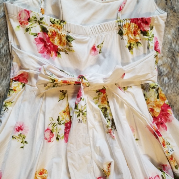 SALE! HP🌈 Rue21 White Floral Dress - Picture 4 of 7
